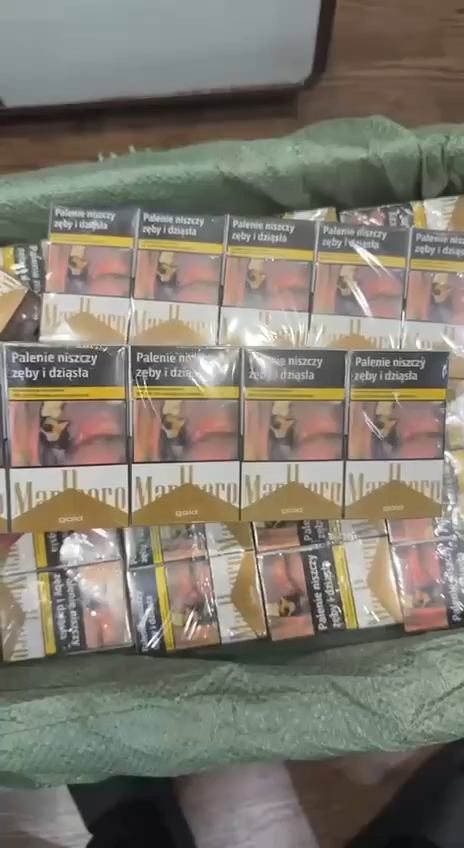 9591e52c61296c6366d609a39ae33db022c423dc03815c1e876259ed22e6fb21.png Marlboro Poland 20s Cigarettes x 10 Packs /1 Carton
